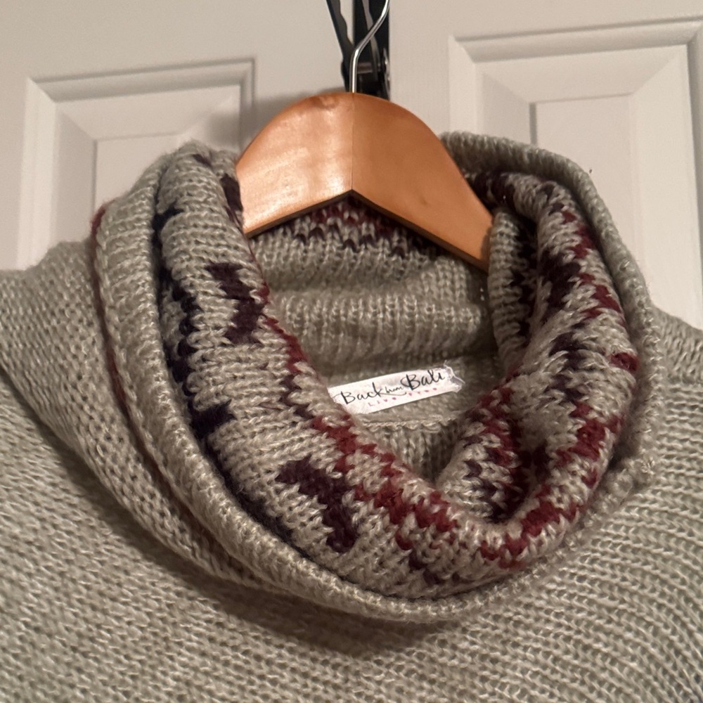 Gray Patterned Poncho with Tassels (R) - Picture 5 of 6
